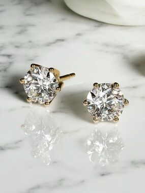Classic Gold Tone Round-Cut Solitaire Stud Earrings - Clear Crystal